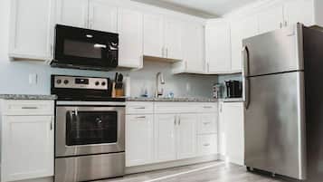 Fridge, microwave, oven, coffee/tea maker