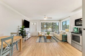 TV - Sailfish Suites 7 - Waterfront Lodging (Stuart)