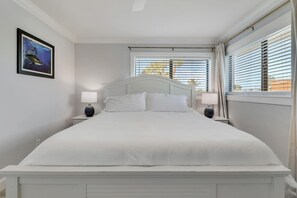 1 bedroom, iron/ironing board, WiFi, bed sheets - Sailfish Suites 7 - Waterfront Lodging (Stuart)