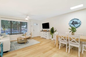 TV - Sailfish Suites - 11 - Waterfront (Stuart)