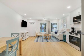 Interior - Sailfish Suites - 11 - Waterfront (Stuart)