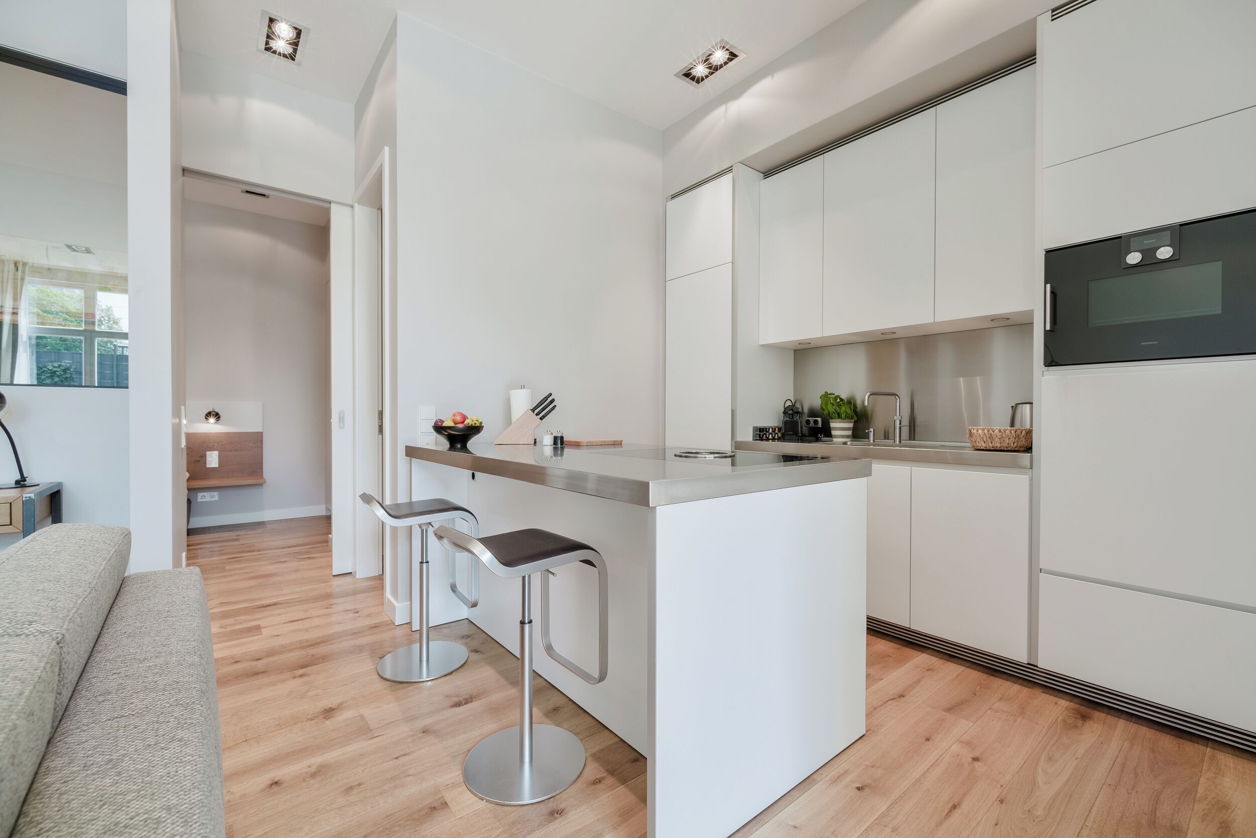 Departamento, vista al patio | Cocina privada | Refrigerador con congelador, horno, parrilla de estufa y lavavajillas 