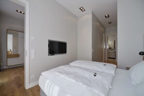 2-Room Apartment Cosy Gem 57 m² | Hypo-allergenic bedding, in-room safe, desk, blackout curtains - Downtown Apartments Living  (Berlin)