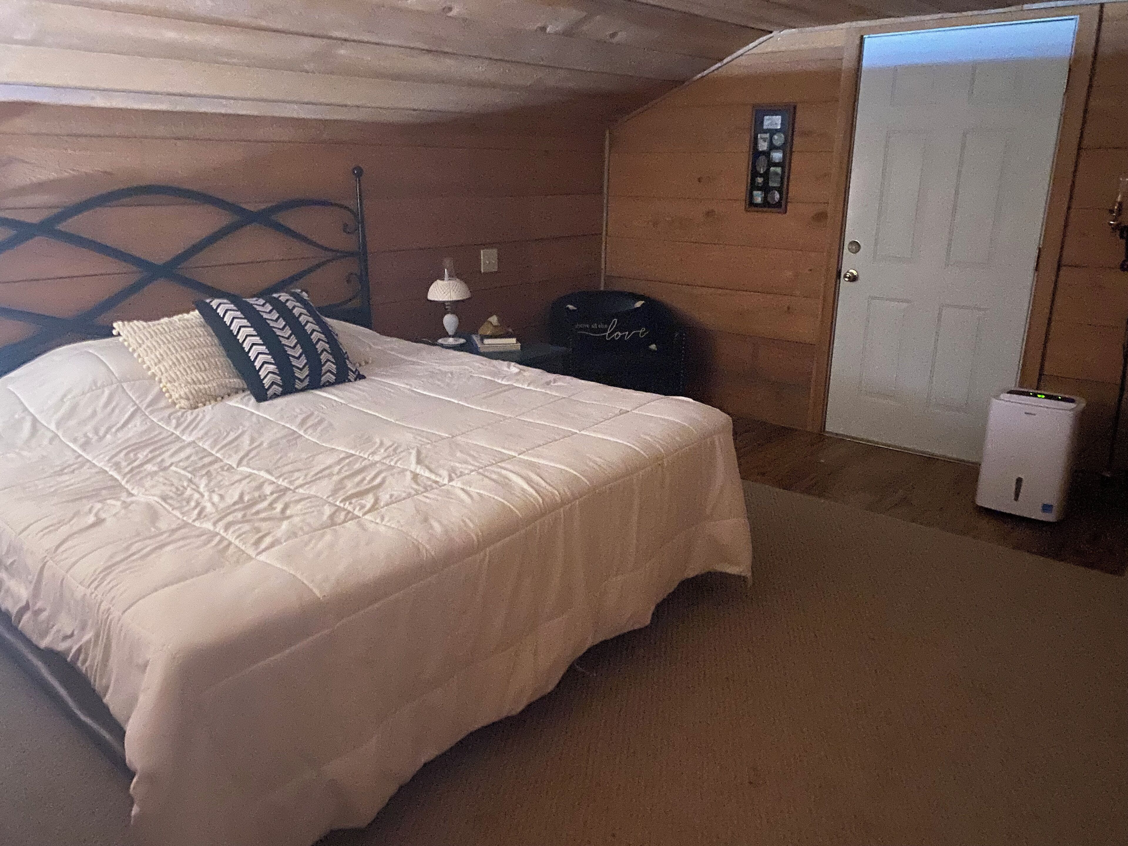 1 bedroom, desk, free WiFi, bed sheets