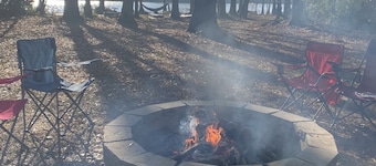 Waterfront Cabin off I-95 in Lumberton with WiFi, Foosball, Kayaks, Pet-friendly