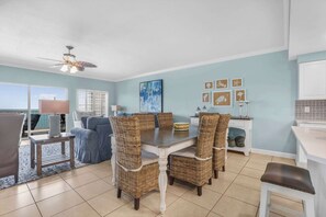 Dining - Admiral Quarter 1402 - Spacious Gulf View Condo (Orange Beach)