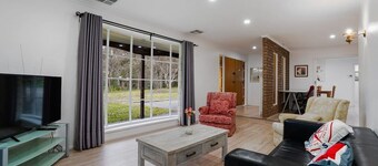 Tree-Lined Donvale Nature Family Getaway