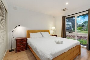 4 Schlafzimmer, Schreibtisch, Bügeleisen/Bügelbrett, WLAN