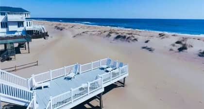 Oceanfront home “Sea Watch” ~~brand new pool