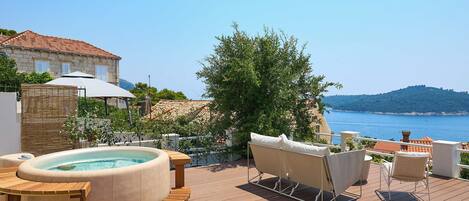 Appartement (2 Bedrooms) | Balcon