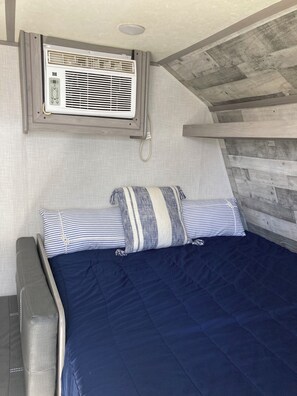 2 bedrooms, WiFi, bed sheets - Cozy RV with WiFi, AC in Delightful Pawleys Island
Sleeps 4
2022 Coleman lantern (Pawleys Island)