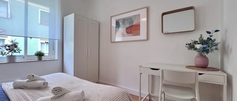 4 bedrooms, desk, iron/ironing board, free WiFi