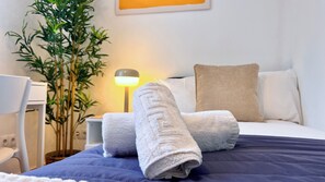 4 habitaciones, escritorio, tabla de planchar con plancha y wifi gratis 