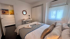 3 chambres, bureau, fer et planche à repasser, accès au Wi-Fi (inclus)
