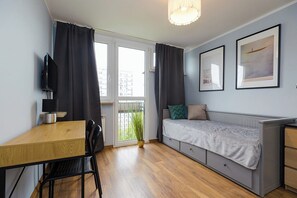 Basic Room | Iron/ironing board, free WiFi - SuperApart Krochmalna 3 ROOMS (Warsaw)