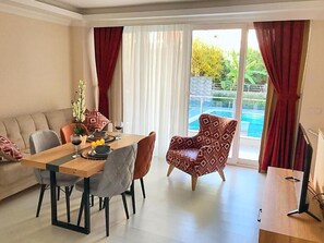 Basic Apartment, 2 Bedrooms | Dining - Alfa Apart Hotel (Konyaalti)
