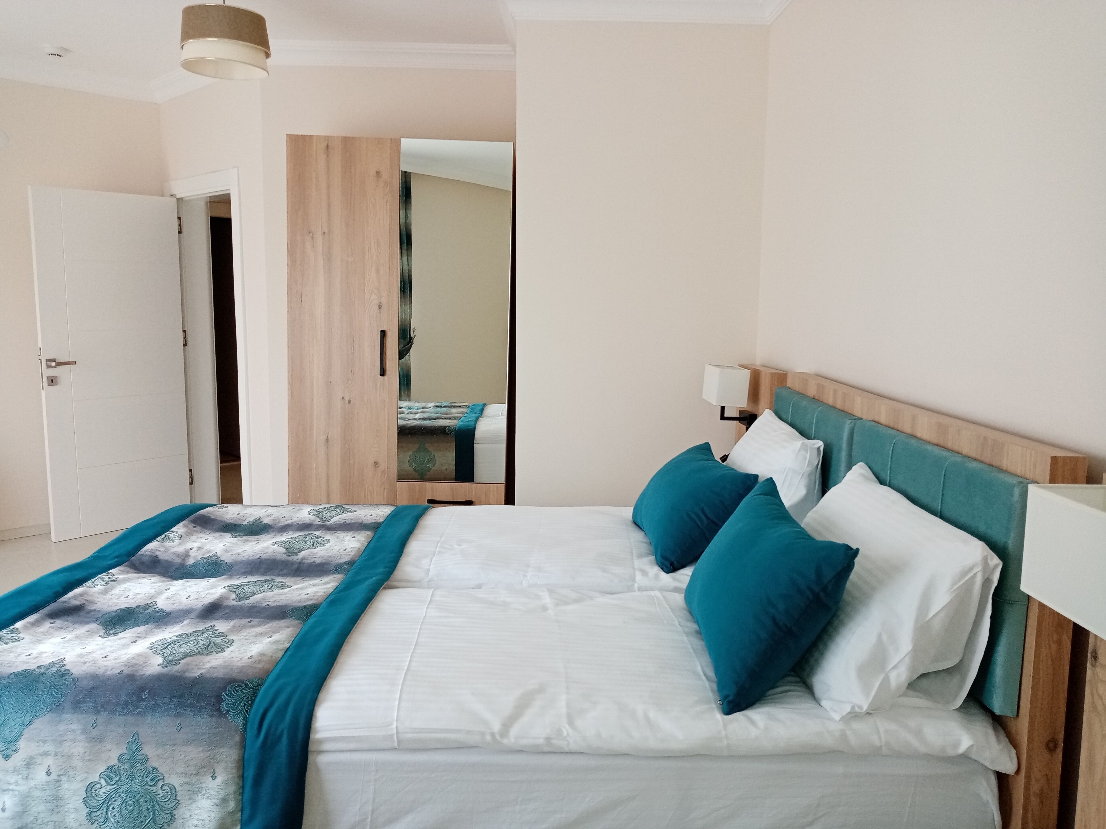 Comfort Apartment, 3 Bedrooms, Non Smoking | Desk, free cribs/infant beds, free WiFi, bed sheets