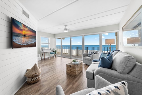 Oceanfront Penthouse Condo - Beach, Pool, Elevator, & Close to Everything!