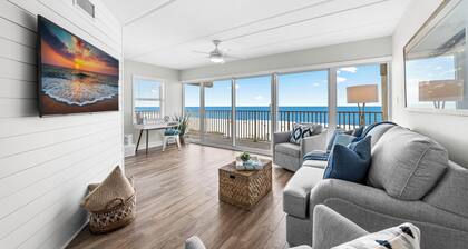 Oceanfront Penthouse Condo - Beach, Pool, Elevator, & Close to Everything!