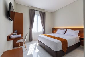 Standaard kamer | Een bureau, rolstoeltoegang