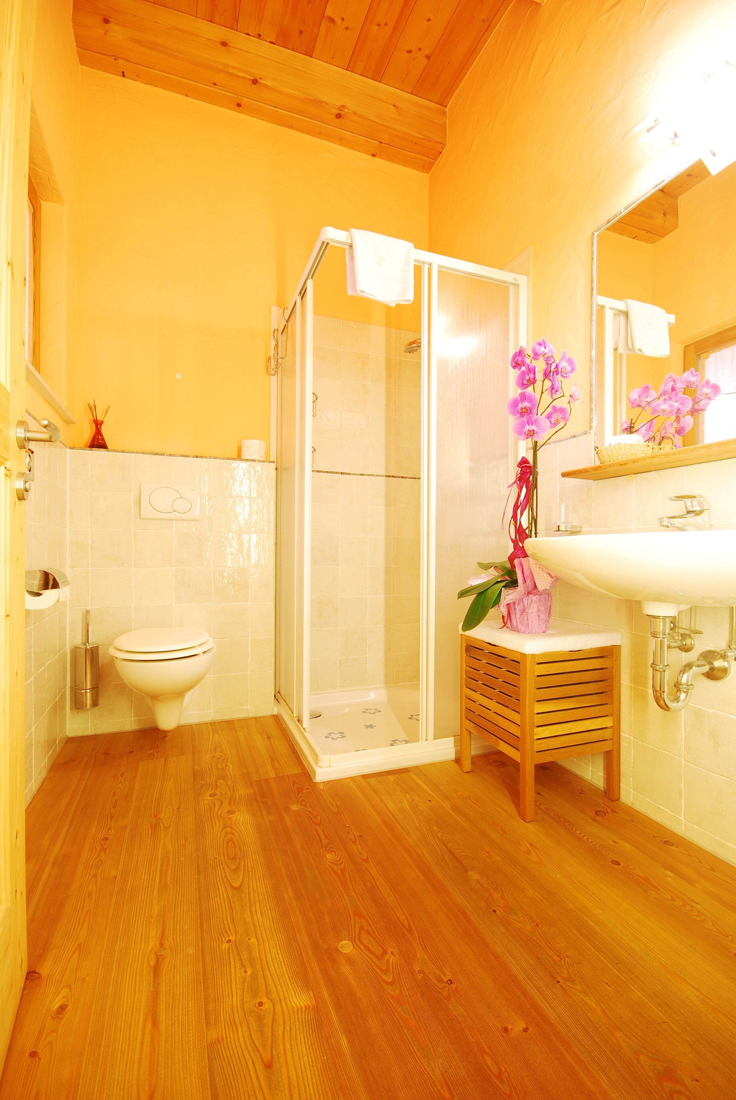Doppel- oder Zweibettzimmer | Badezimmer | Dusche, Haartrockner, Fußbodenheizung (Badezimmer), Handtücher