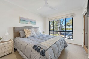 3 quartos, ferros/tábuas de passar roupa, Wi-Fi, roupa de cama