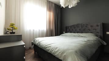 Departamento Deluxe, balcón | 1 habitación, tabla de planchar con plancha y wifi gratis