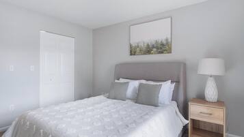 1 chambre, bureau, fer et planche à repasser, accès à Internet