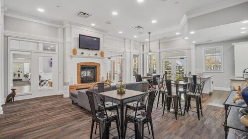 Landing | Modern 2BD, Gym, Tennis Court