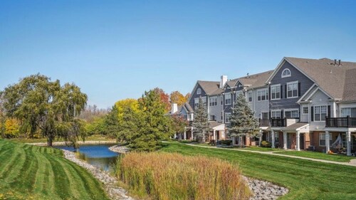 Landing | Stunning 2BD, Pool, Gym