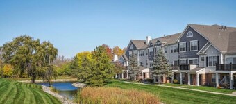 Landing | Stunning 2BD, Pool, Gym