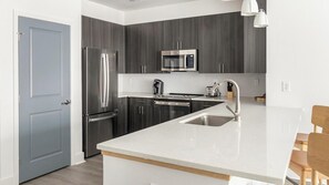 Kühlschrank, Esstisch