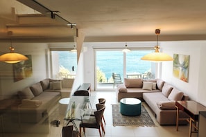 Phòng cách âm, bàn ủi/dụng cụ ủi quần áo