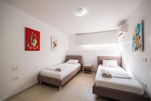 Hangszigetelés, vasaló/vasalódeszka és ingyenes wifi