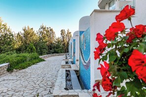 Property grounds - Stone Beach Residence Adults Only Resort (Himarë)