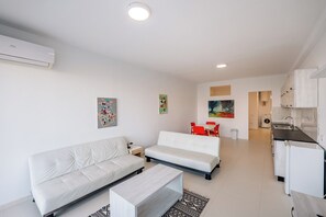 Soundproofing, iron/ironing board, free WiFi - Stone Beach Residence Adults Only Resort (Himarë)