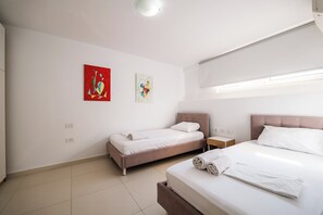 Quartos à prova de som, ferros/tábuas de passar roupa, Wi-Fi de cortesia