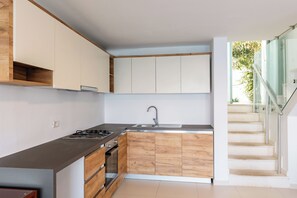 Quartos à prova de som, ferros/tábuas de passar roupa, Wi-Fi de cortesia