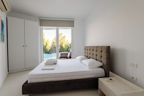 Phòng cách âm, bàn ủi/dụng cụ ủi quần áo