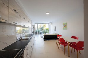 Soundproofing, iron/ironing board, free WiFi - Stone Beach Residence Adults Only Resort (Himarë)