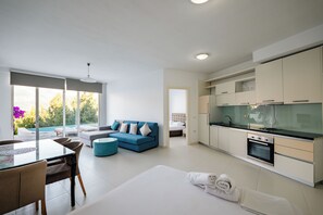 Soundproofing, iron/ironing board, free WiFi - Stone Beach Residence Adults Only Resort (Himarë)