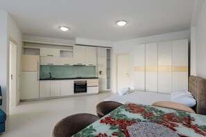 Soundproofing, iron/ironing board, free WiFi - Stone Beach Residence Adults Only Resort (Himarë)