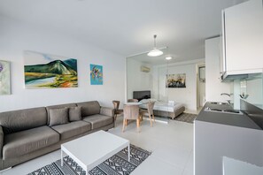 Soundproofing, iron/ironing board, free WiFi - Stone Beach Residence Adults Only Resort (Himarë)