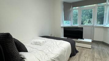 Studio | Iron/ironing board, free wired internet, bed sheets