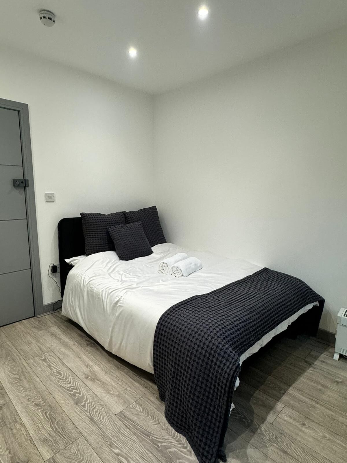Studio | Iron/ironing board, free wired Internet, bed sheets