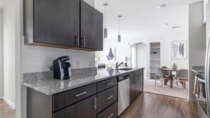 Kühlschrank, Esstisch