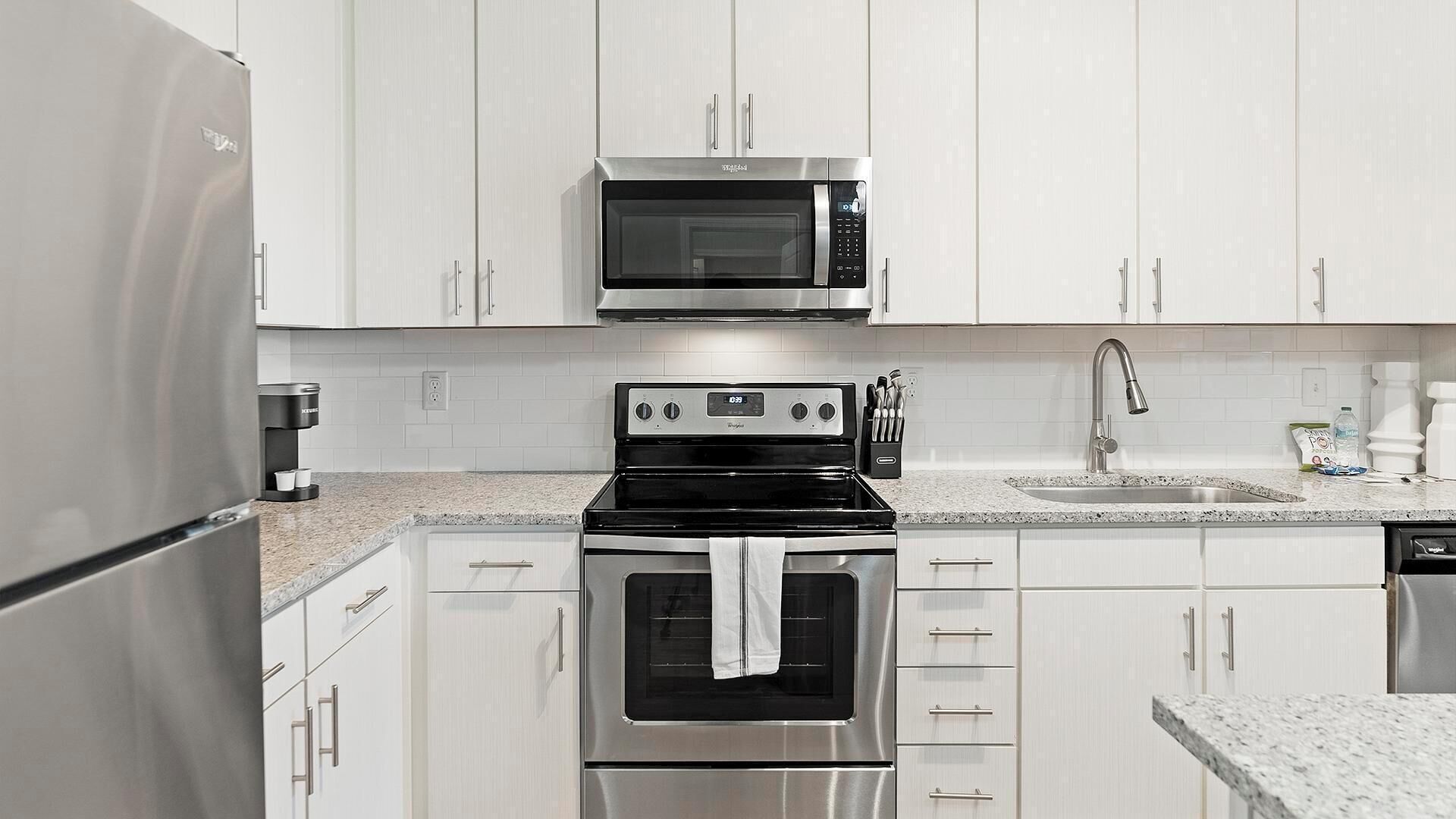 冰箱、微波炉、烤箱、炉灶