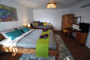 3 chambres, fer et planche à repasser, Wi-Fi, draps fournis