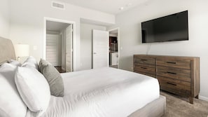 1 bedroom, desk, iron/ironing board, WiFi