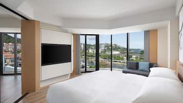Superior Suite, 1 Bedroom, Non Smoking, City View | In-room safe